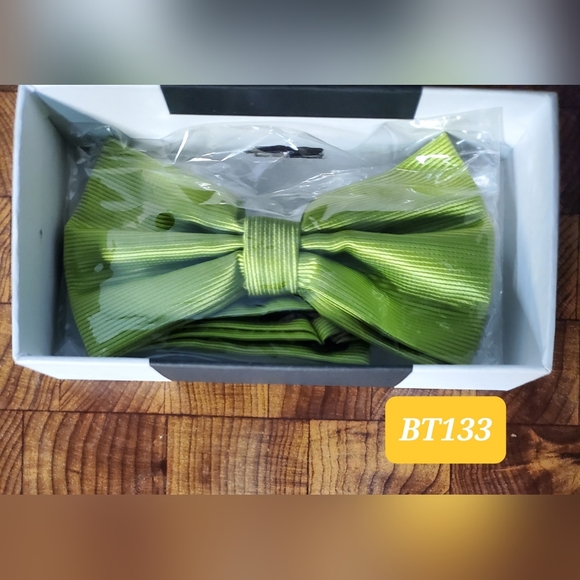 Pre-Tied Bow Ties by Stacy Adams - (BT - 132 - 135) - Picture 2 of 4